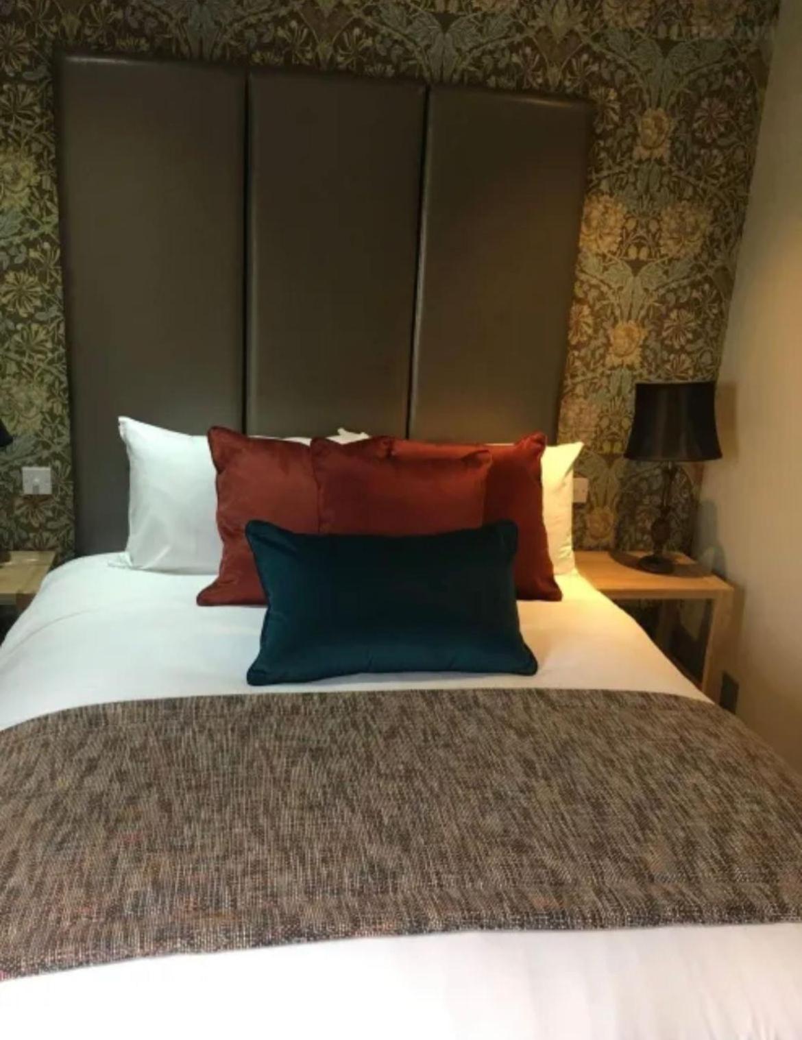 The New Hobbit Hotel Rooms ฮาลิแฟกซ์ ภายนอก รูปภาพ